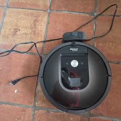 iRobot Roomba 980 Robot Vacuum Cleaner - Fully Tested, Works Great with Dock