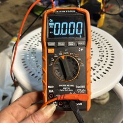 Klein Tools Voltage Meter
