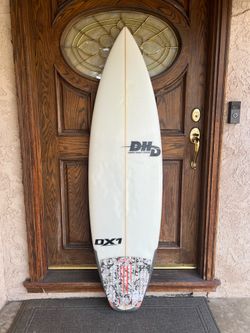 dhd dna surfboard 5’8 - $200