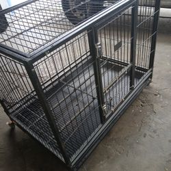 una jaula Para animales está En buenas Condiciones 