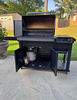Traeger Woodridge Elite Pellet Grill