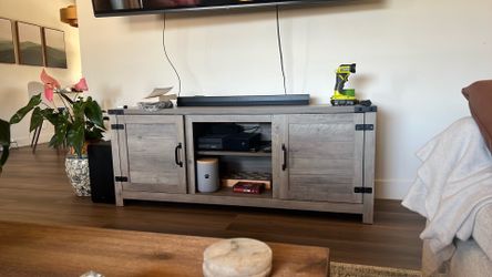 Tv console / entertainment center
