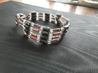 Magnetic stone bracelet/necklace