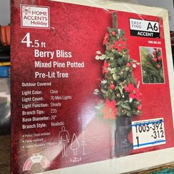 4.5ft Berry Bliss Mixed Pine Potted Pre-Lit Tree