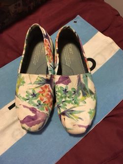Toms size 5 w