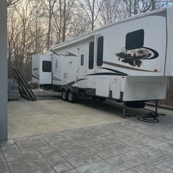 2011 Forest River Sierra 5th Wheel