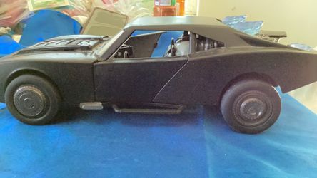 Awesome Bat Mobil lights ups and makes an engine sound $3.00