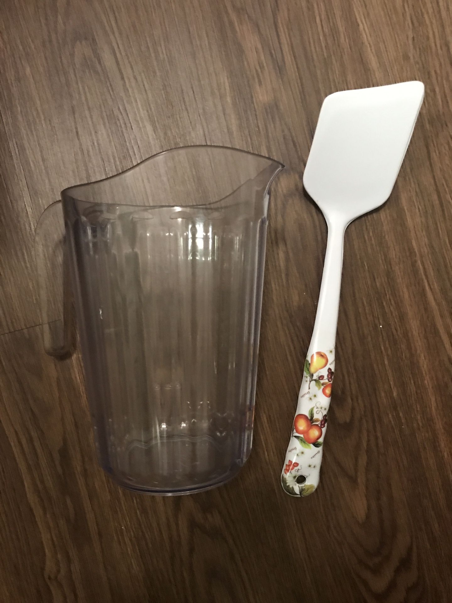 Kitchen Supplies Pitcher and Spatula