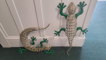 Gecko metal wire wall art

