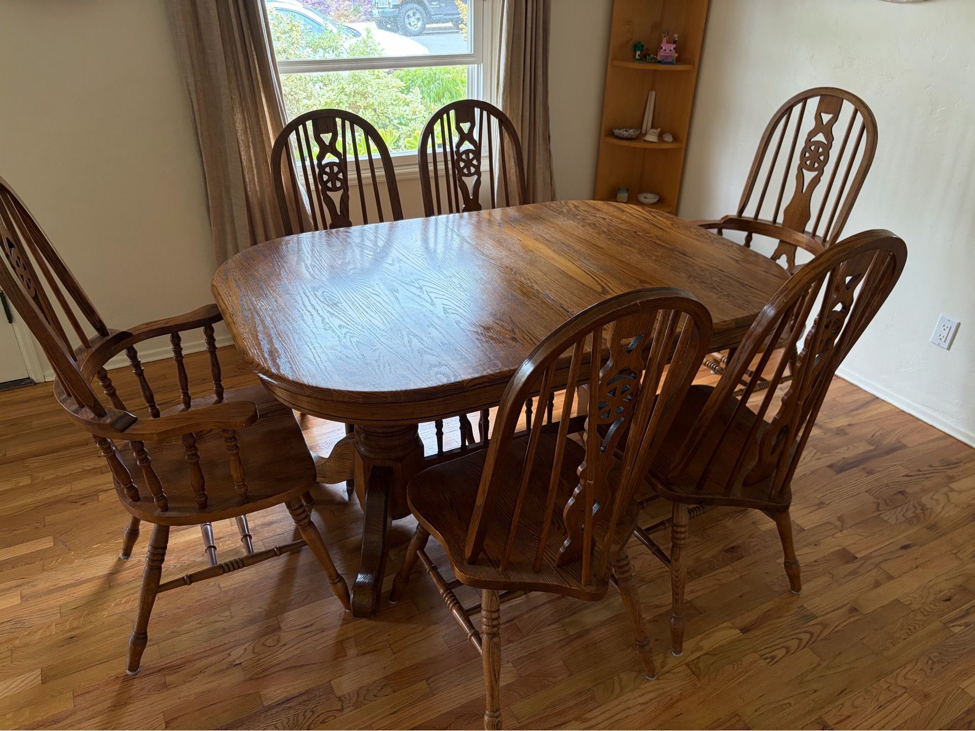 Wood dining table with 6 chairs + table extender insert