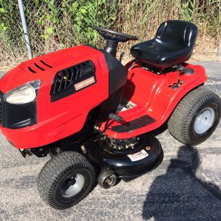 Sears craftsman lawn tractor 19.5 H P 42 inch deck. Comes with twin baggers , great for fall leaves, new oil change and filter, two new blades , a ne