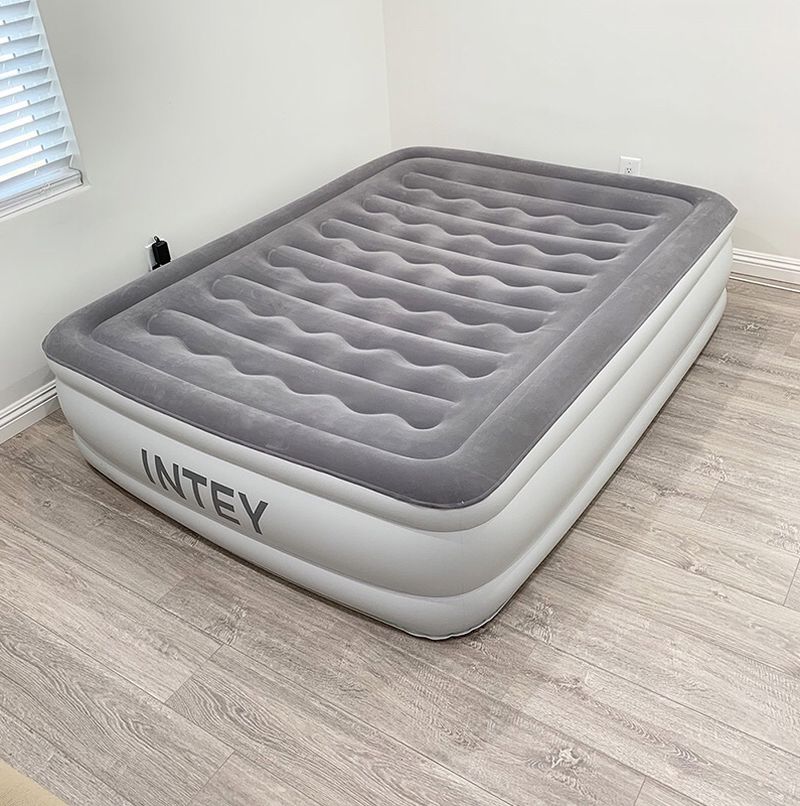 Brand New $50 INTEY (Queen Size) Air Mattress Bed Inflatable w/ Built-in Electric Pump, Size: 80x60x22”