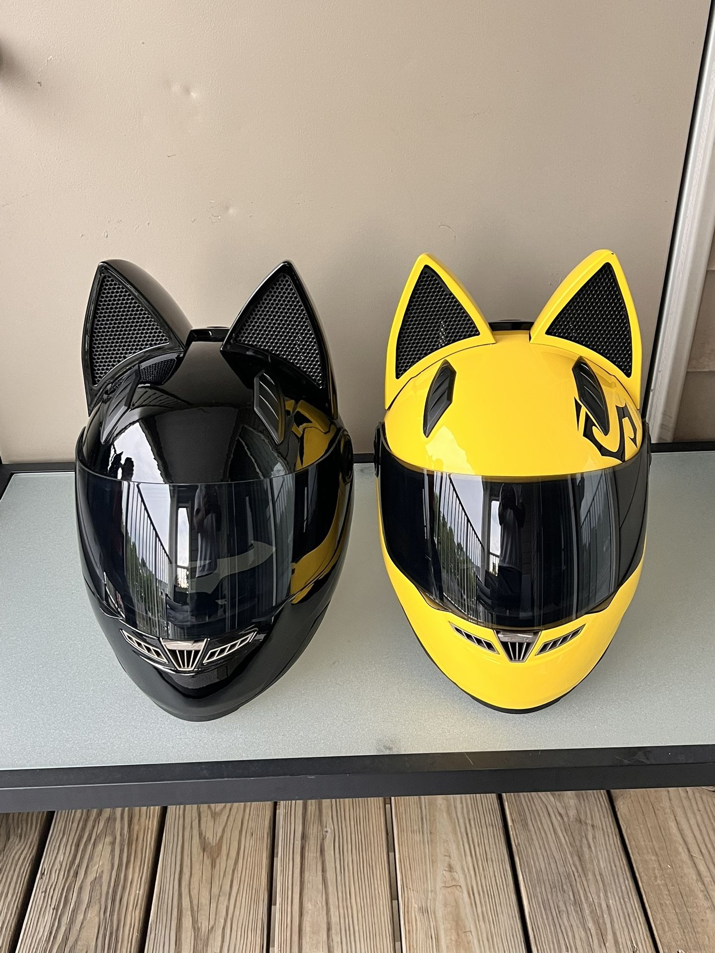 Nitrinos Neko MS-1650 motorcycle helmets with cat ear attachments. The cat ears are removable, allowing the helmet to be used with or without them.