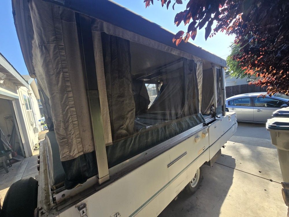 1998 Coleman Pop Up Trailer