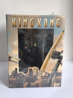 Kong Kong Deluxe Extender Gift Dvd Set With Statue.