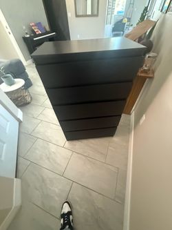 Ike drawer