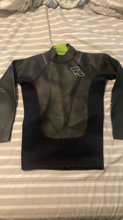 N P   wetsuit Top 2m  $20 new never worn