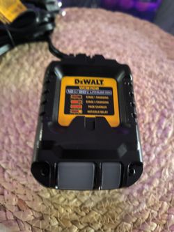 DeWalt compact charger