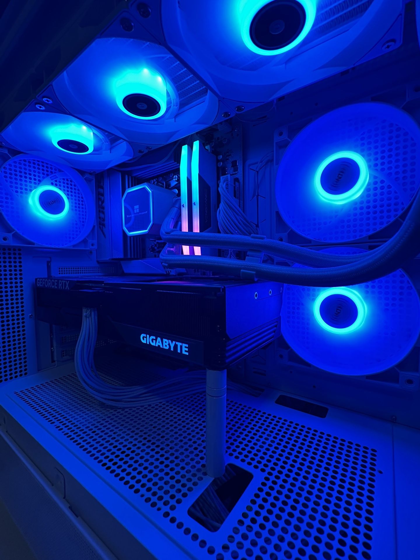 💥White Gaming PC💥 4070Ti Super | Ryzen 9 7800x3d | 32GB DDR5 | 1TB NVME M.2 | Windows 11 Pro