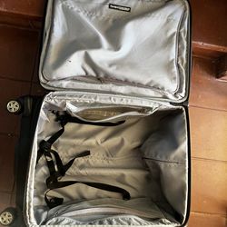 Free travel pro suitcase