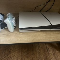 PS5 Slim Disc Console Slim - Astro Bot Bundle