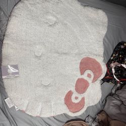 Brand Hello kitty rug  send offers need gone