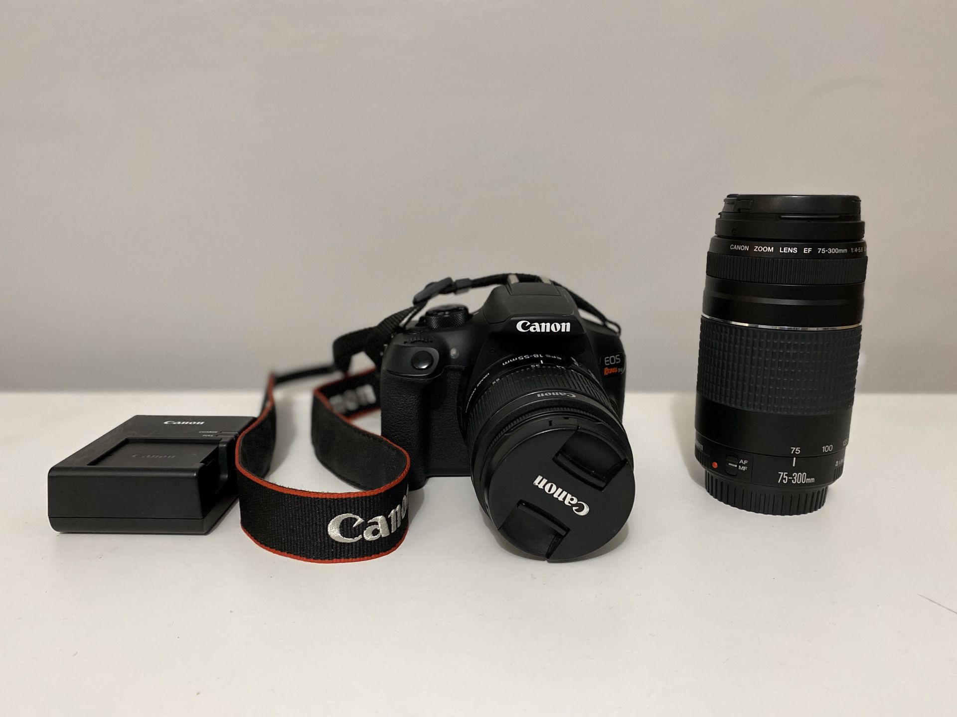 Canon Rebel DSLR T6 with EF 75-300 mm zoom lens and bag