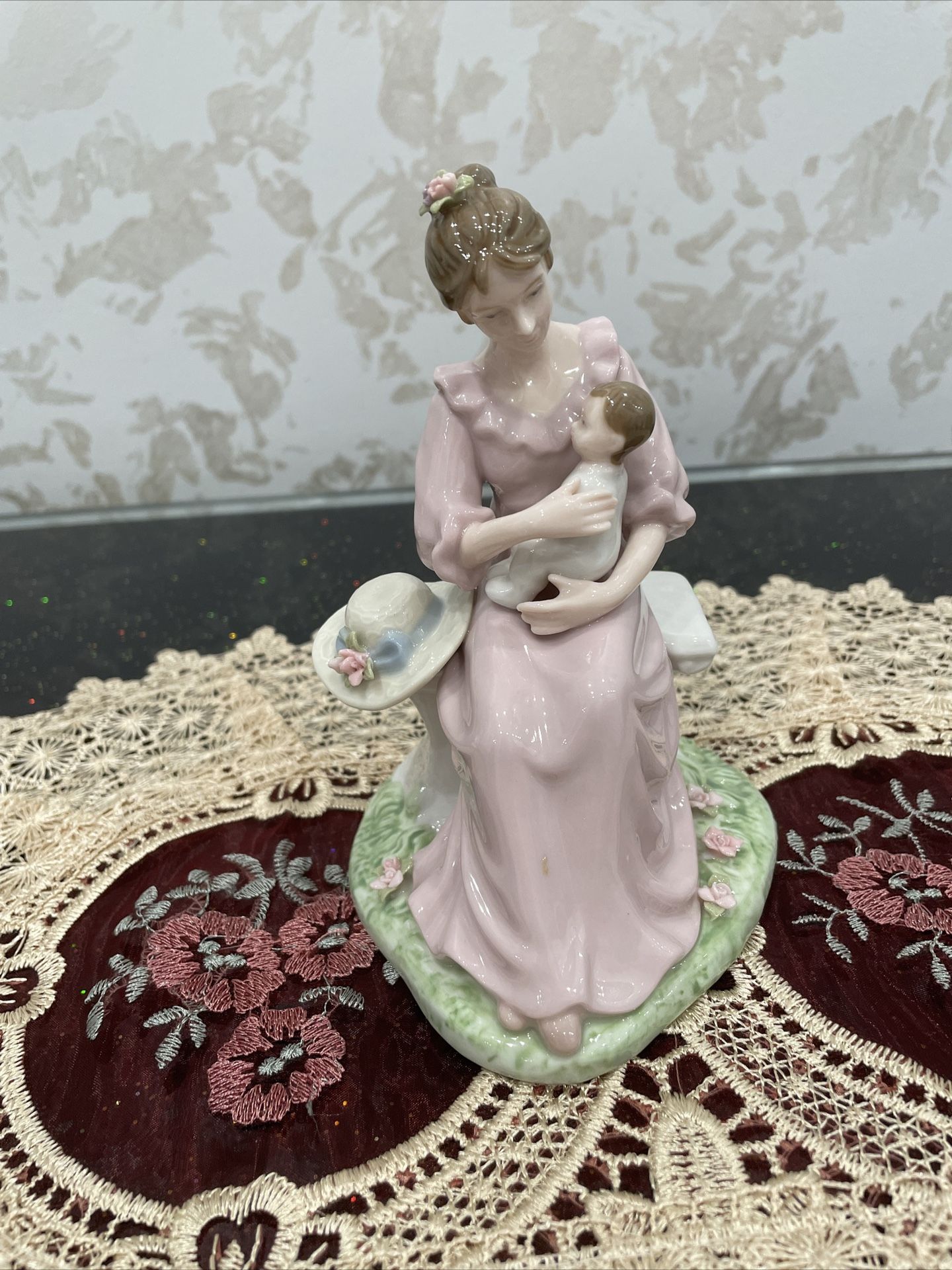 2003 Avon Source of Fine Collectibles Moments & Memories Mother Child