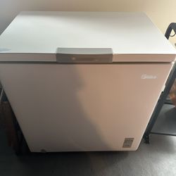 Midea 7.0 Cu ft Garage Ready Chest Freezer/Refrigerator 