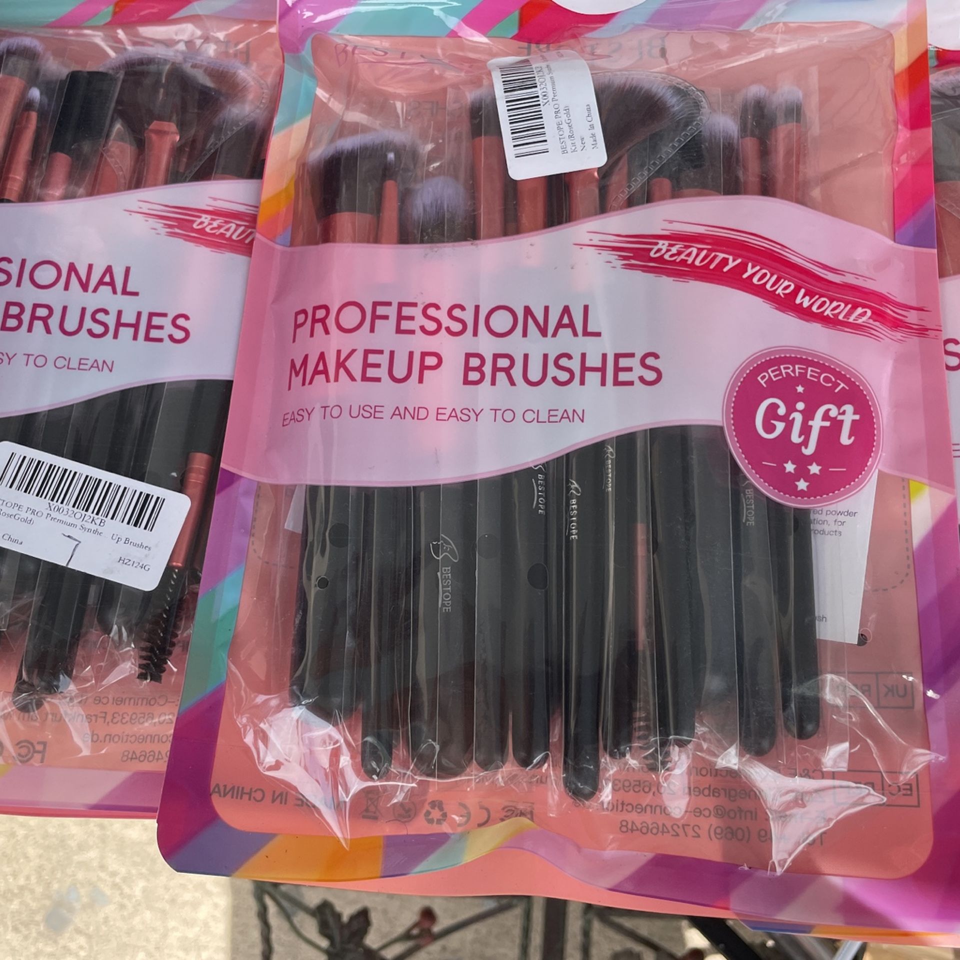 PROFESSIONAL  MAKEUP BRUSHES