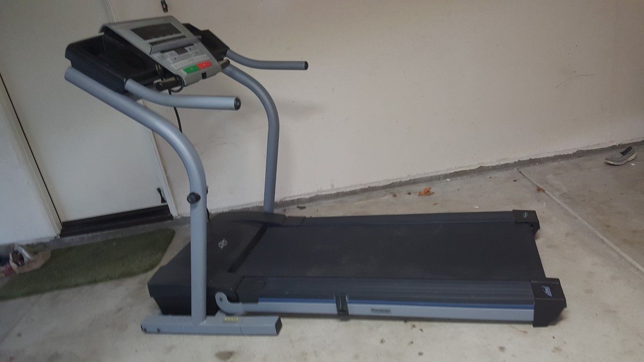 Treadmill NordicTrack C1800i for Sale in Yucaipa, CA OfferUp