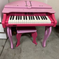 Kids  piano plug-in FAO Swartz