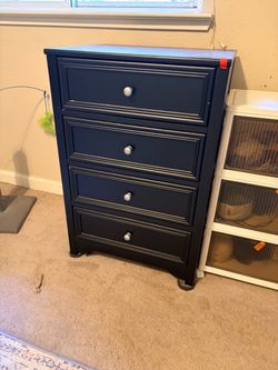 Black chest of drawers