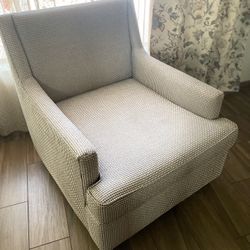 Couch Chairs And End Table 