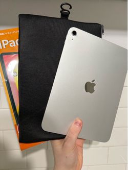 SILVER iPad A16 (11th Generation) 128GB Used WiFi Model ZIPPER CASE & SCREEN PROTECTOR