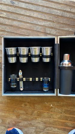Vintage traveling bar case