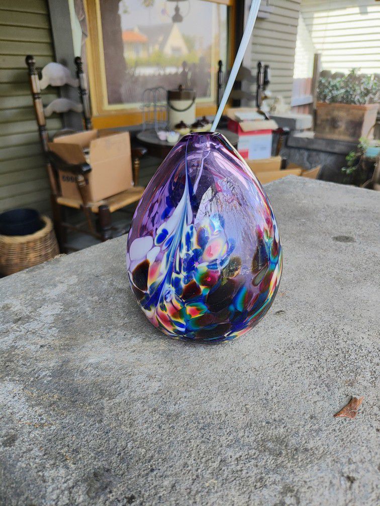 Signed And Numbered Brian Maytum Studios Hand blown Irridescent Aurene Glass Bud Vase 