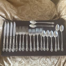 NEW SILVERWARE Vintage 1847 Roger Bros IS Heritage Silverware Set 20 Pieces 5 Piece Set . I HAVE 40 PIECES 2 SETS $40 EACH OR BOTH FOR $75