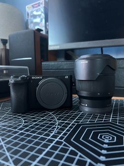Sony Alpa A6400 24.2 MP Mirrorless Camera Black with Sony 28-70mm F3.5-5.6 FE OSS Lens