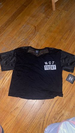 Girls/Teen/Women Top - size small new with tags