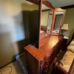 Full Amish Dresser With Mirror