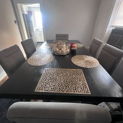 Dining Room Table (New-used) 