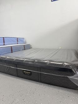 Beautyrest Black Series 2 Plush Pillow Top 16.25” King Mattress