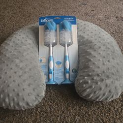 Poppy and dr brown bottle brush $3