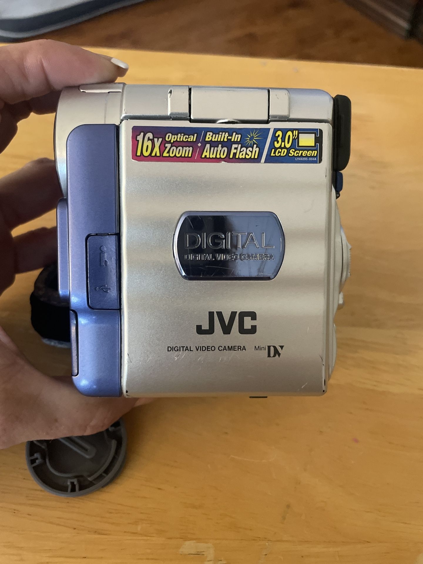 Jvc 700 X Digital Zoom Camcorder In Great Condition