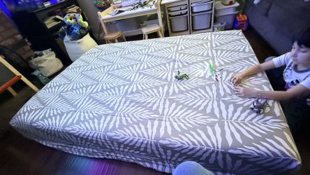Memory Foam Mattress Medium Firm Like New