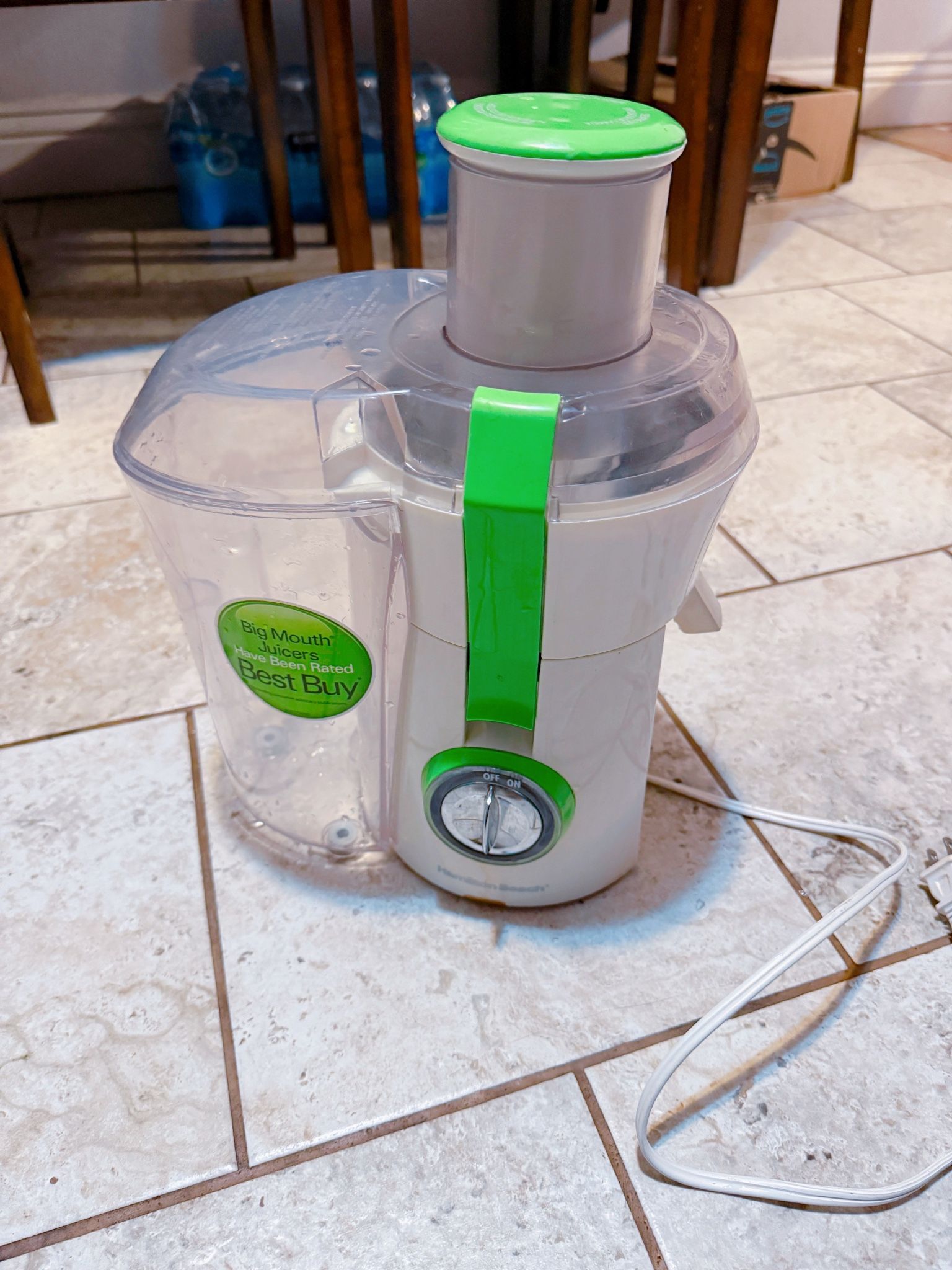 Compact juicer