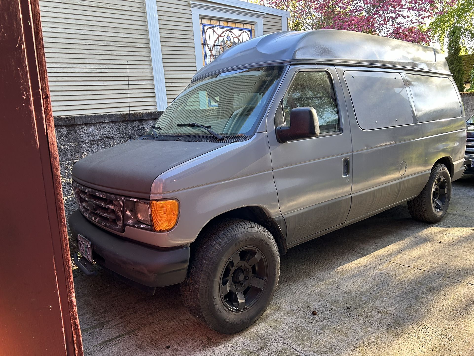 Cargo/adventure Van