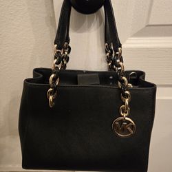 Michael Kors Medium Hamilton East West Saffiano Leather Satchel Purse BLACK /GOLD
