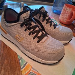 WOMEN'S SHOES SIZE 7.5 LIKE NEW $10 PICK UP IN SUN VALLEY 